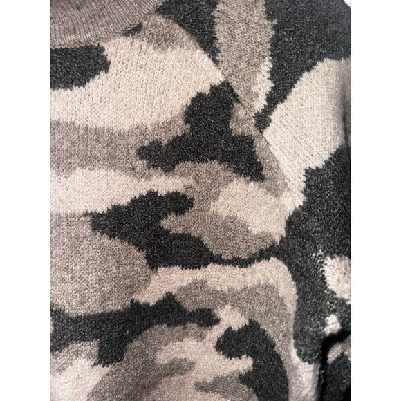 Christian Siriano NY Camo Mock Neck Sweater Women’s Size M Pullover Cozy Knit - Picture 3 of 6